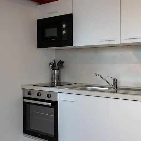 Sous Les Combles Cote Rue, Parking Gratuit *