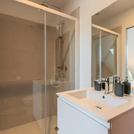 Sous Les Combles Cote Rue, Parking Gratuit Appartement