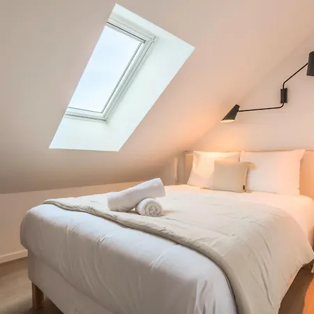 Appartement Sous Les Combles Cote Rue, Parking Gratuit *