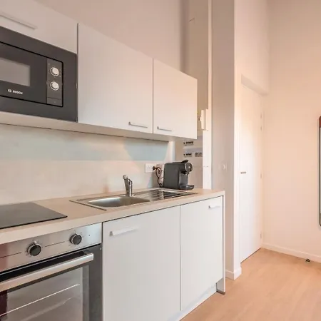 Sous Les Combles Cote Rue, Parking Gratuit *