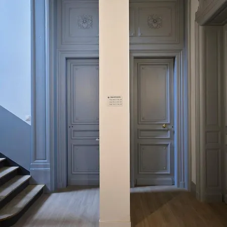 Sous Les Combles Cote Rue, Parking Gratuit